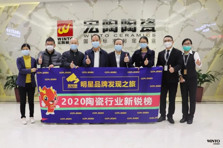 尊龙凯时官网版登录向导们留影照片