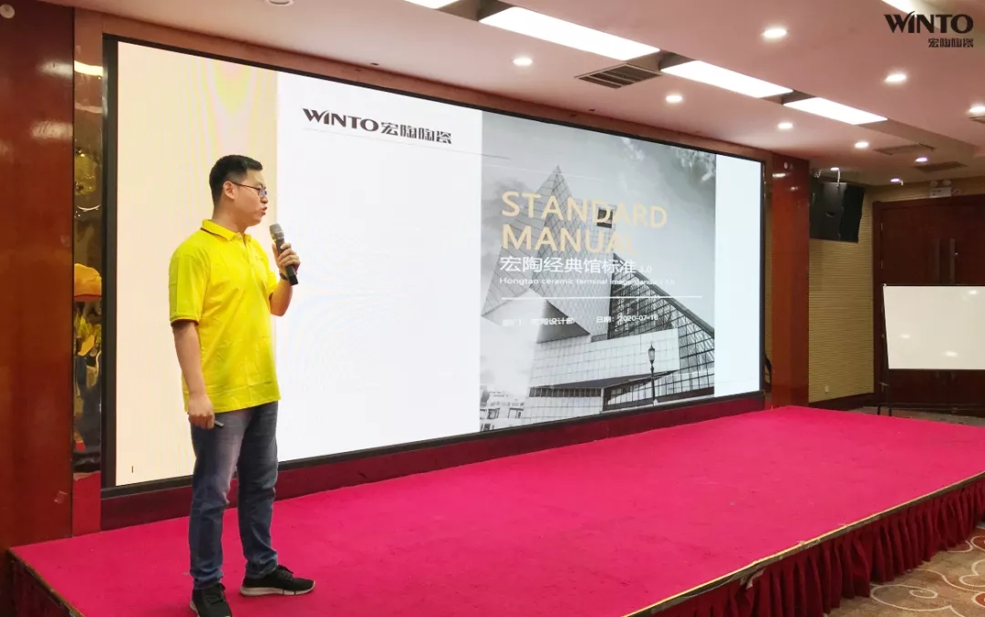 尊龙凯时官网版登录设计部总监李泽军现场授课