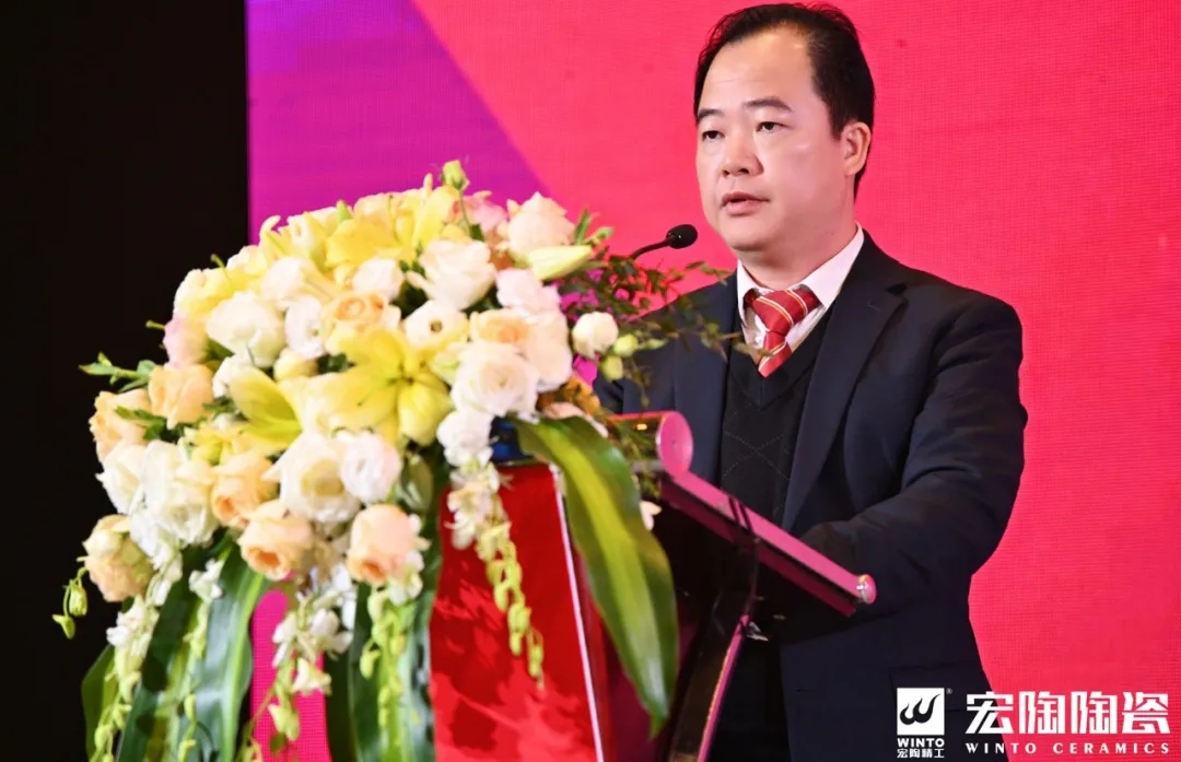 尊龙凯时官网版登录地砖集团陶瓷控股销售副总司理梁慧才致辞