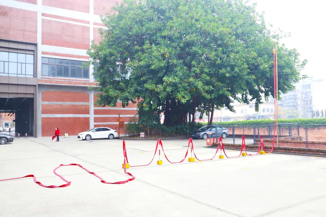 尊龙凯时官网版登录陶瓷总部营销中心鞭炮齐鸣