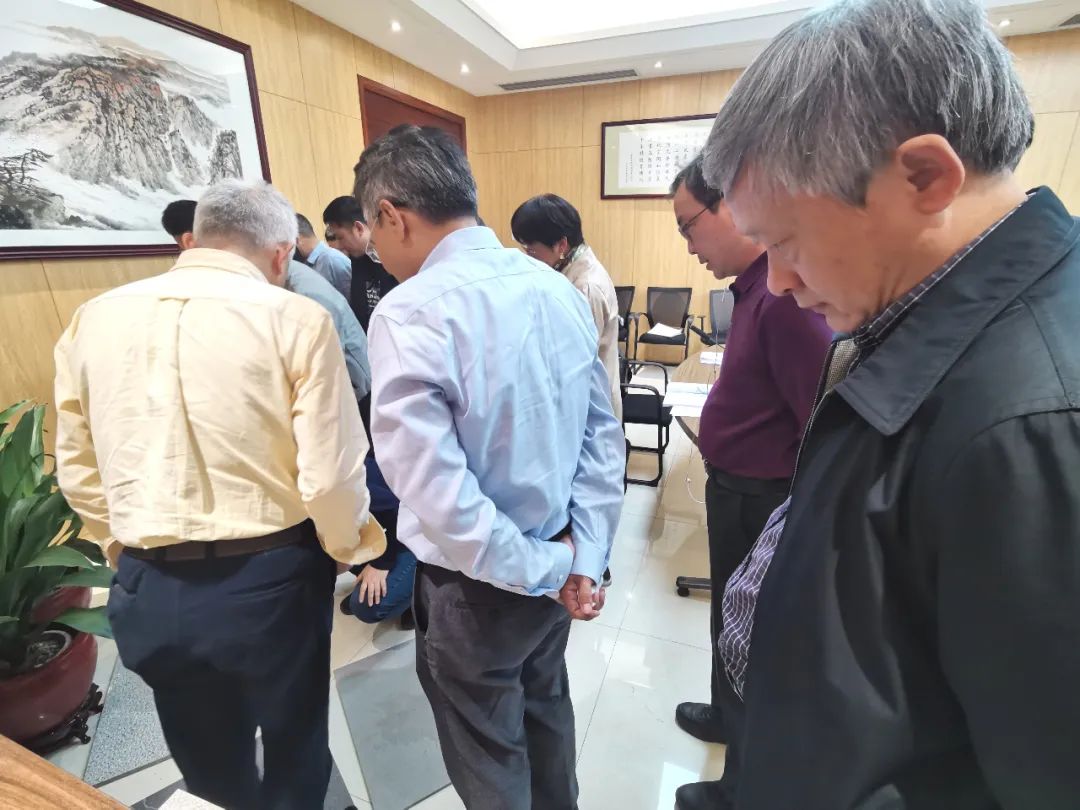 判断专家现场考察尊龙凯时官网版登录地砖产品图片