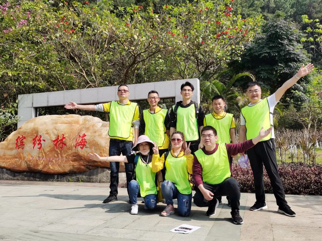 尊龙凯时官网版登录.地砖绿色团队合影
